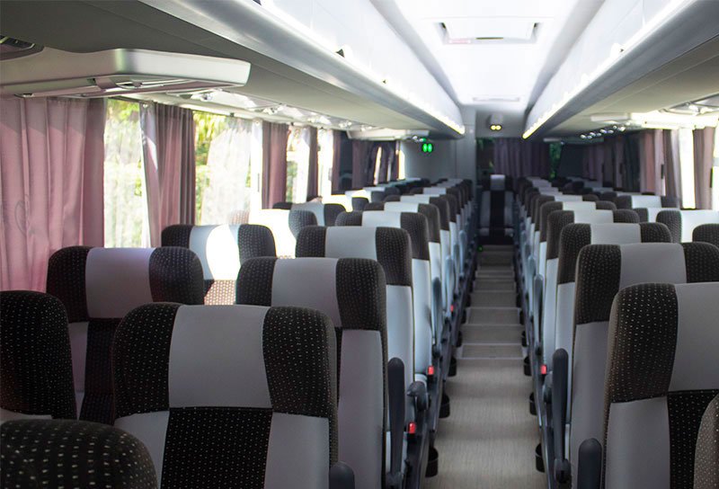 Interior de autobús de lujo para eventos y grupos